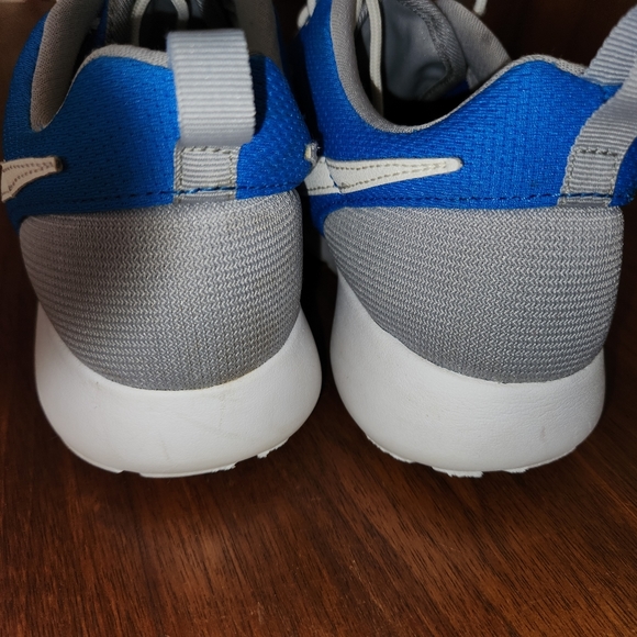 Nike Rosche One Youth Running Shoe - Picture 4 of 7